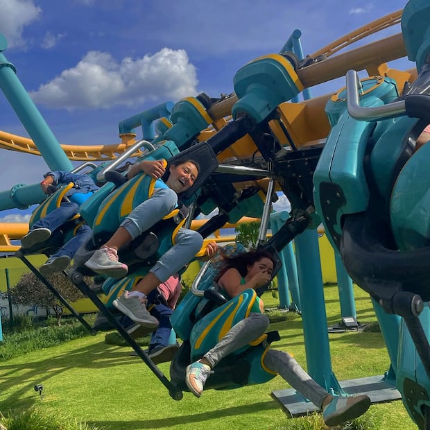 No olvides la Katacard si vas por juegos de destreza, go karts o ese pintacaritas que hace magia. Foto: Facebook Oficial Kataplum