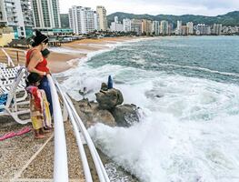 Tormenta tropical Dalila se deja sentir en costas de Acapulco; provoca lluvias, vientos y alto oleaje